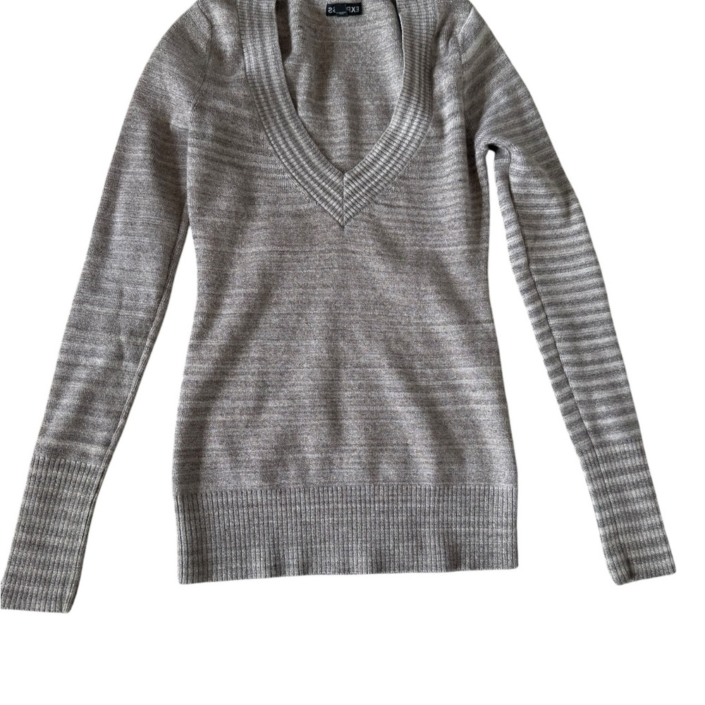 Express Women's Taupe V-Neck Ribbed Sweater